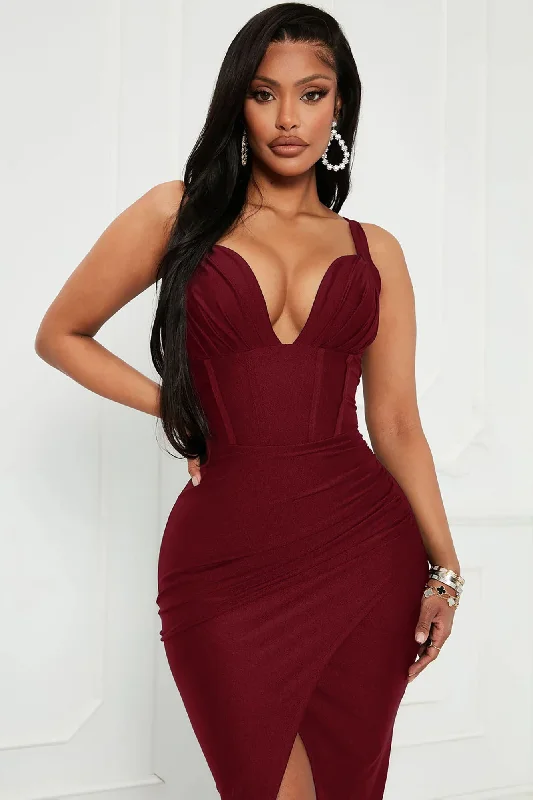 On Scene Maxi Dress - Burgundy