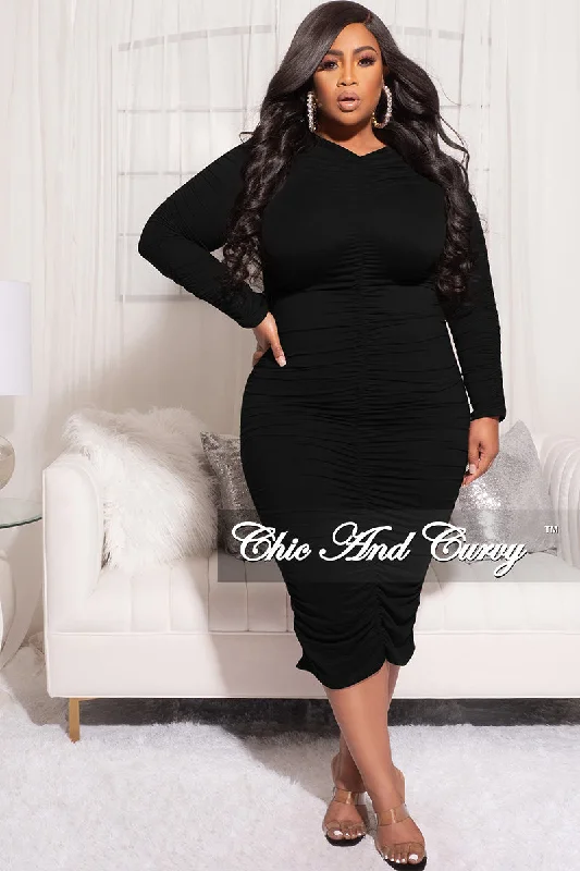 Final Sale Plus Size Long Sleeve Ruched Midi Dress in Black